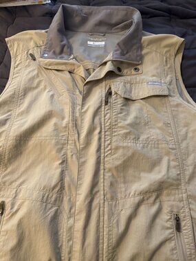 Columbia Omni-Shade Vest Men's X-Large Beige Fishing Hiking Utility Outdoors